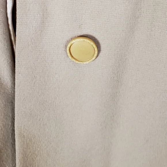 Vintage 60s Midcentury Classic Cream Feminine Button Coat with Brown Fur Collar - Picture 16 of 16